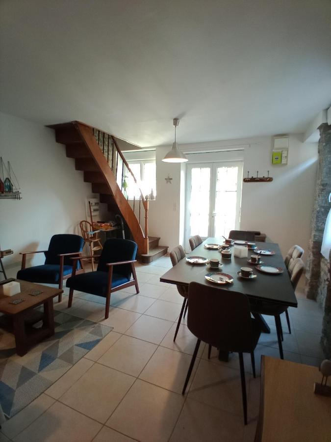 Gite Montoise Genêts Exterior foto