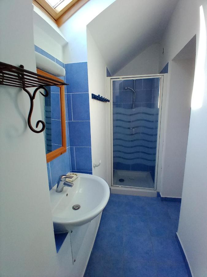 Gite Montoise Genêts Exterior foto
