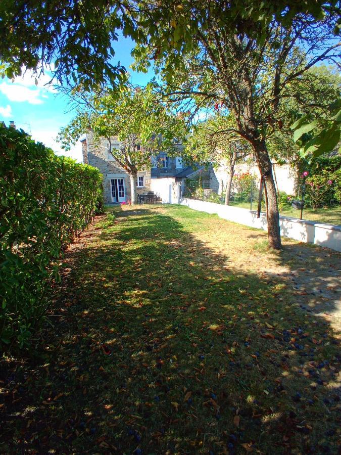 Gite Montoise Genêts Exterior foto